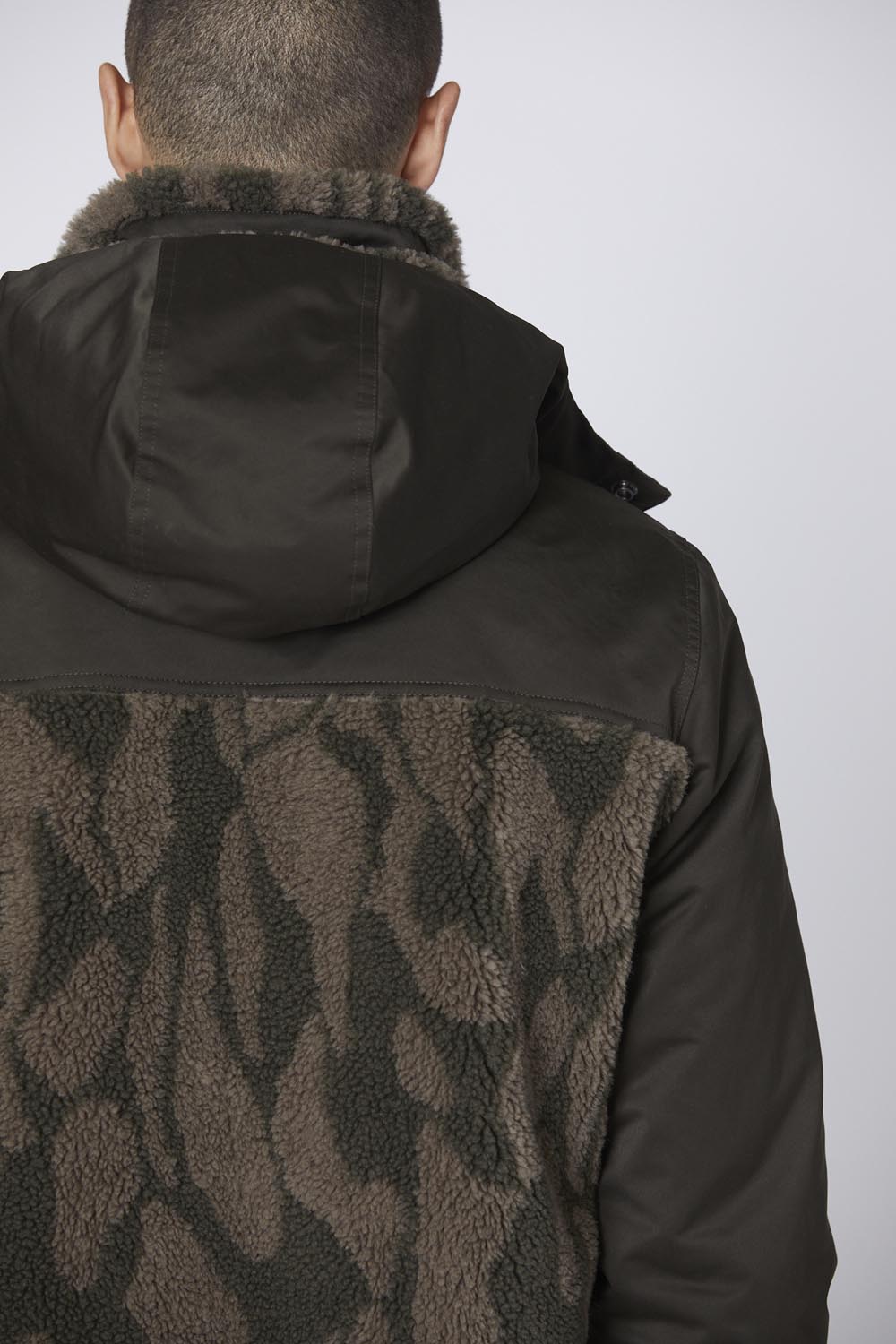 detail Bunda giubbino c cappuccio 242AB2202CT3482