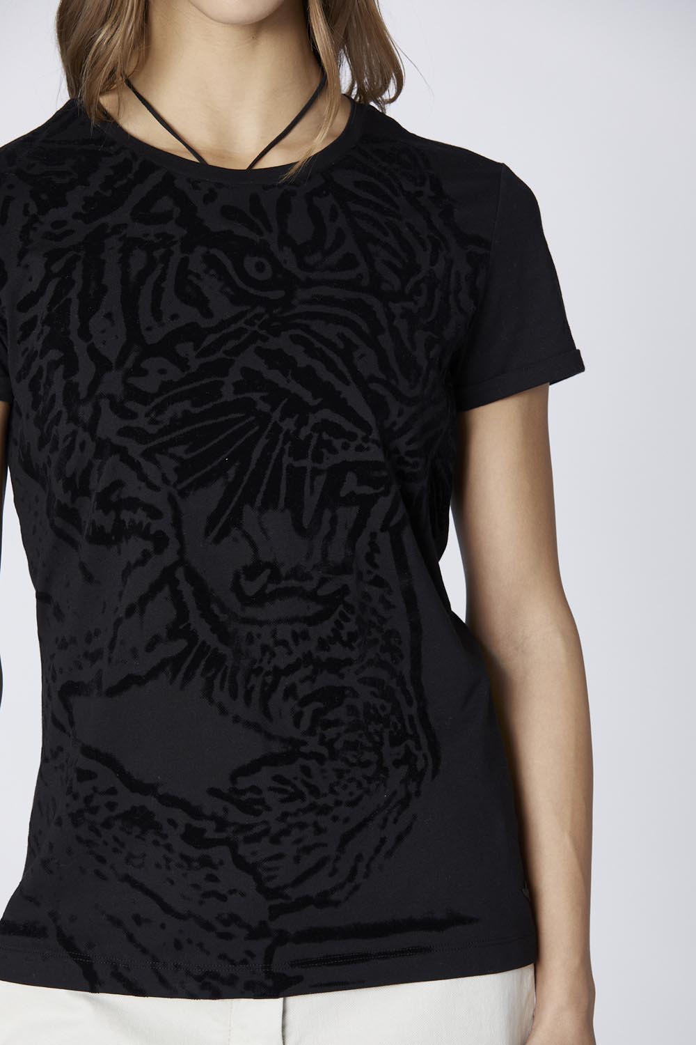 detail Tričko t-shirt m.c. 242TS2348DJ496